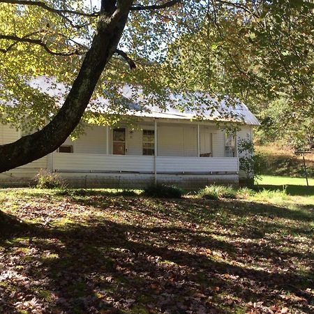 Country Road House Hotel Clendenin Bagian luar foto