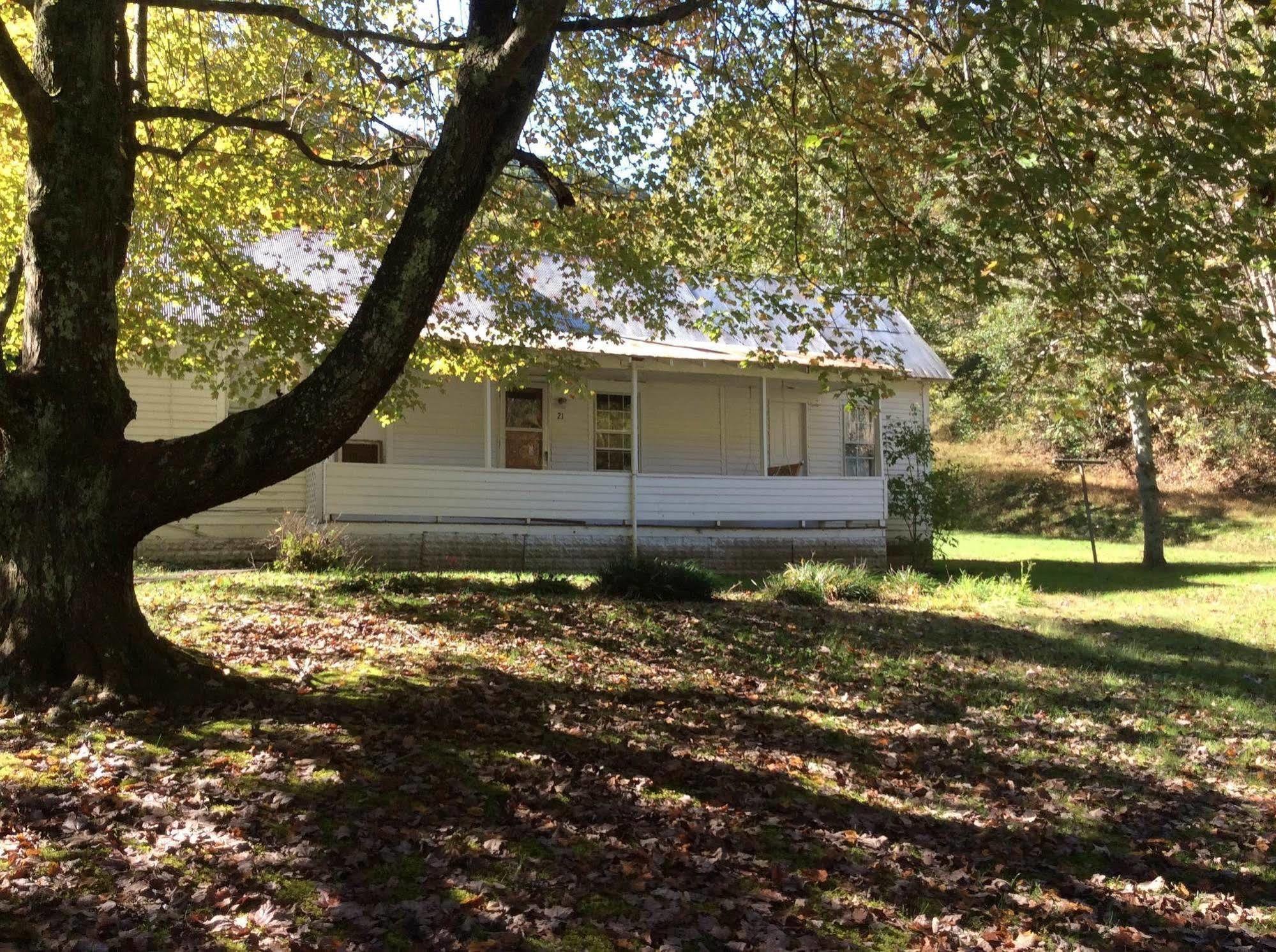 Country Road House Hotel Clendenin Bagian luar foto