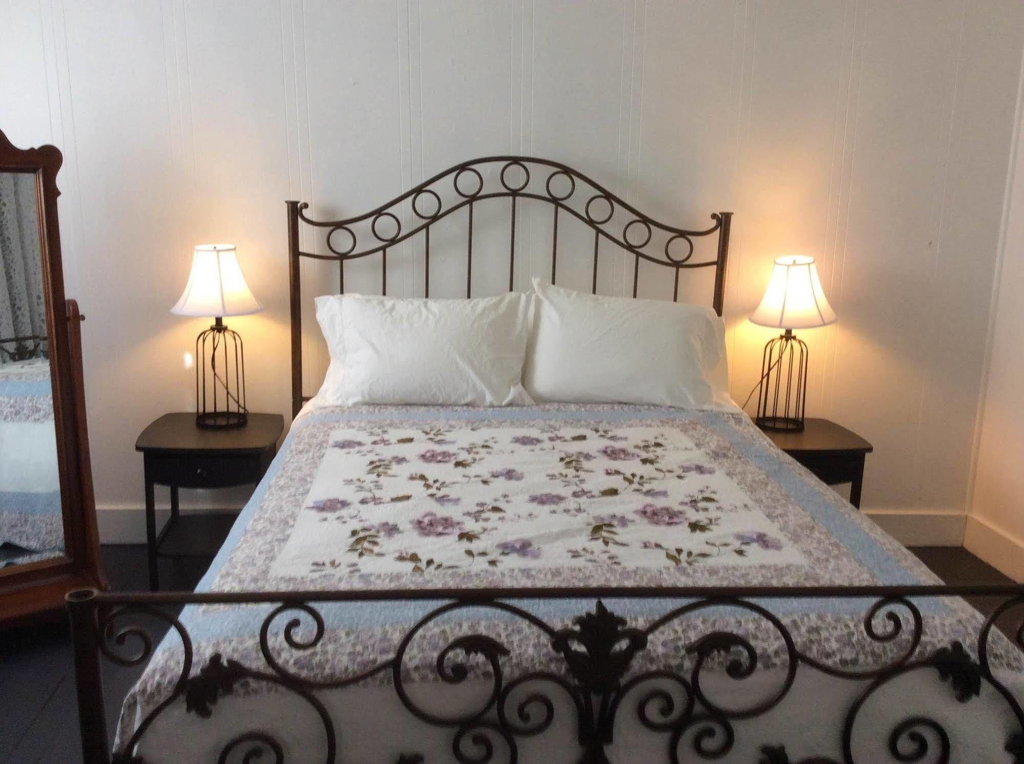 Country Road House Hotel Clendenin Bagian luar foto
