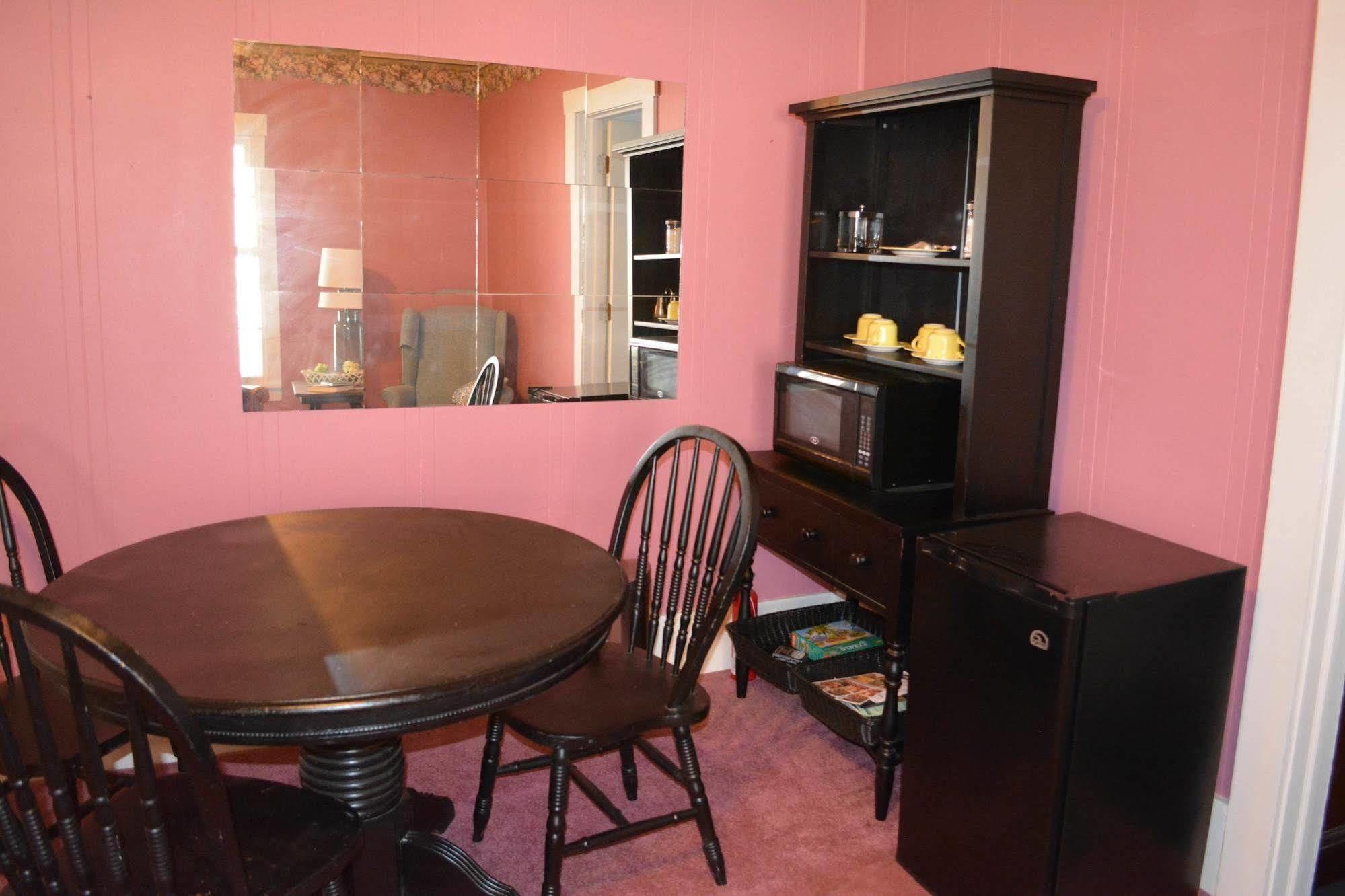 Country Road House Hotel Clendenin Bagian luar foto
