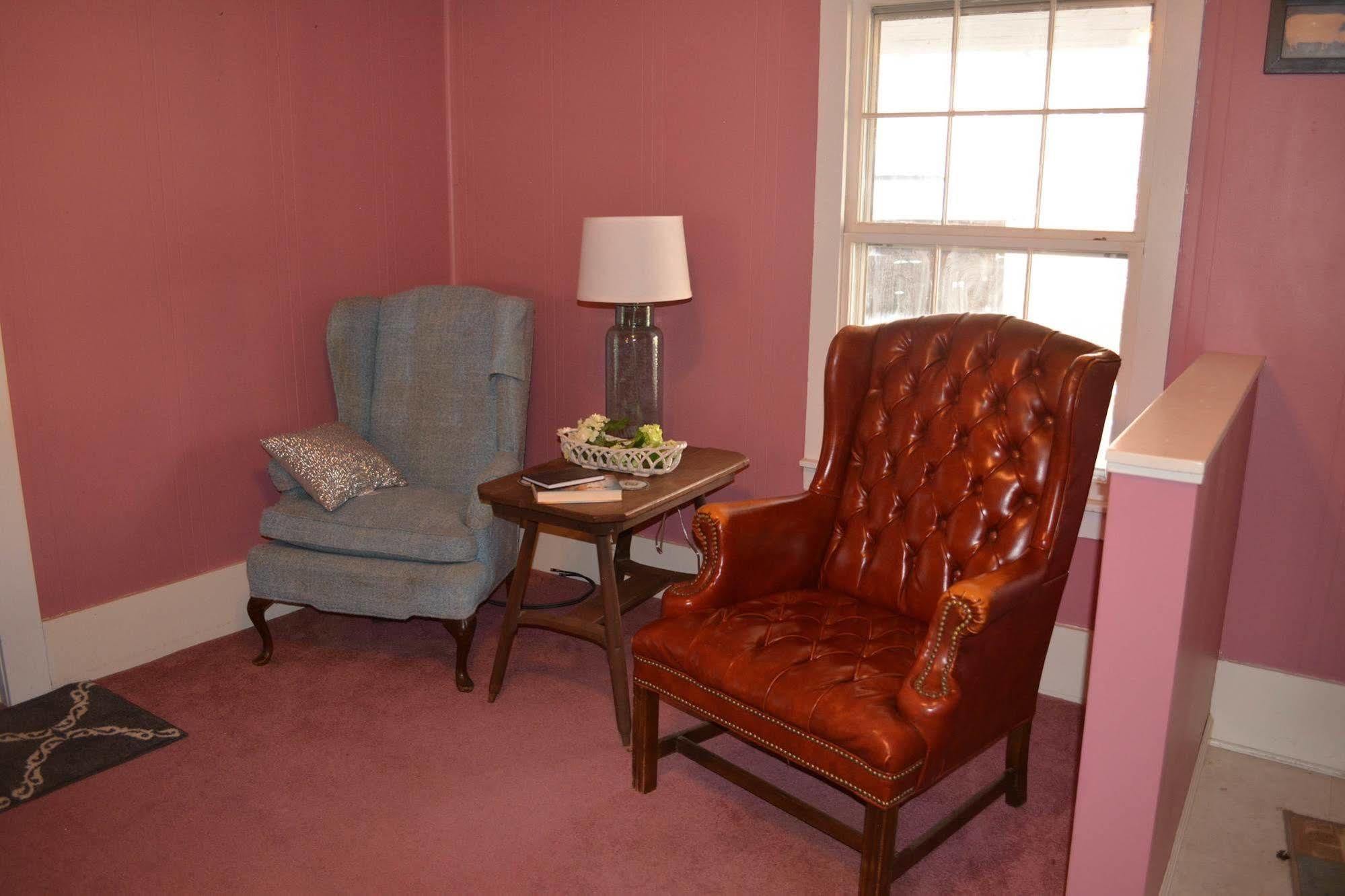 Country Road House Hotel Clendenin Bagian luar foto